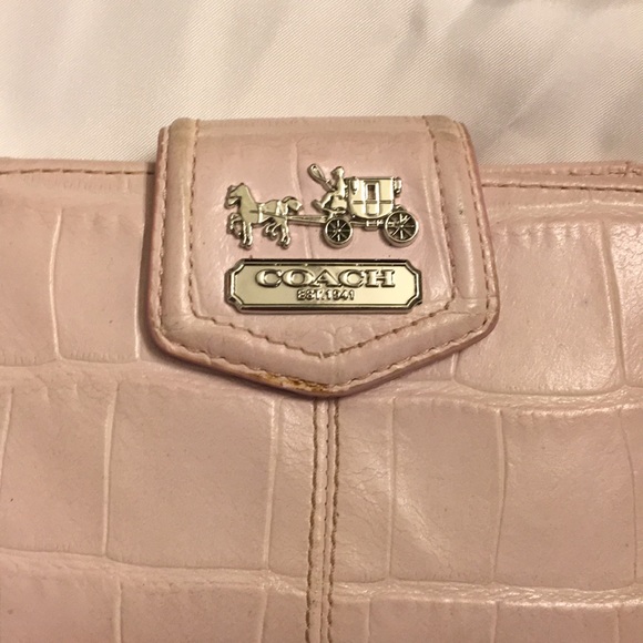 Coach Madison pink croc embossed leather wallet - Picture 2 of 7